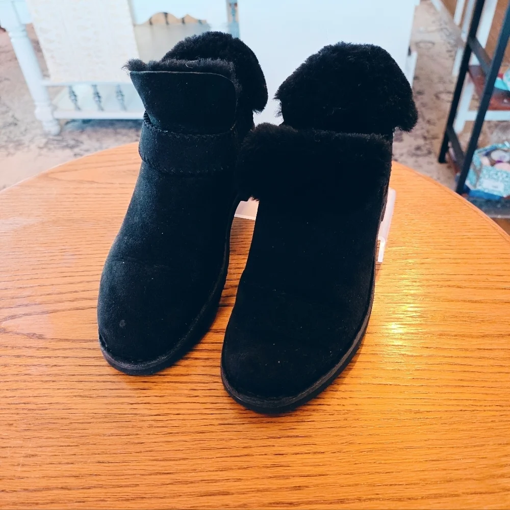 UGG McKay Black Sheepskin Ankle Boots Fur Lined Suede Womens 7